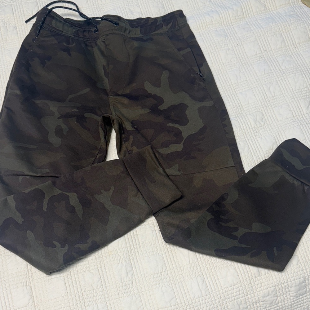 American Eagle Outfitters Men's Camouflage Joggers